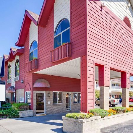 Super 8 Beachfront By Wyndham Mackinaw City, Mi Ngoại thất bức ảnh