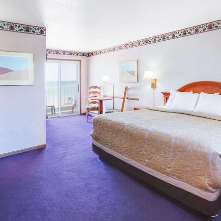 Super 8 Beachfront By Wyndham Mackinaw City, Mi Ngoại thất bức ảnh