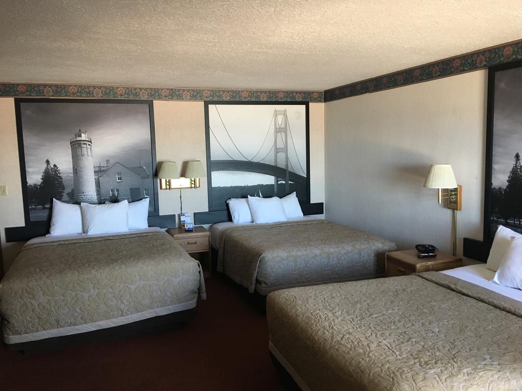 Super 8 Beachfront By Wyndham Mackinaw City, Mi Ngoại thất bức ảnh