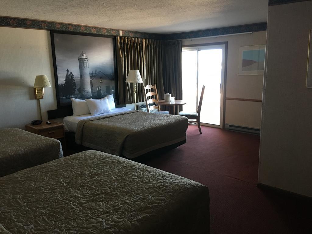 Super 8 Beachfront By Wyndham Mackinaw City, Mi Ngoại thất bức ảnh