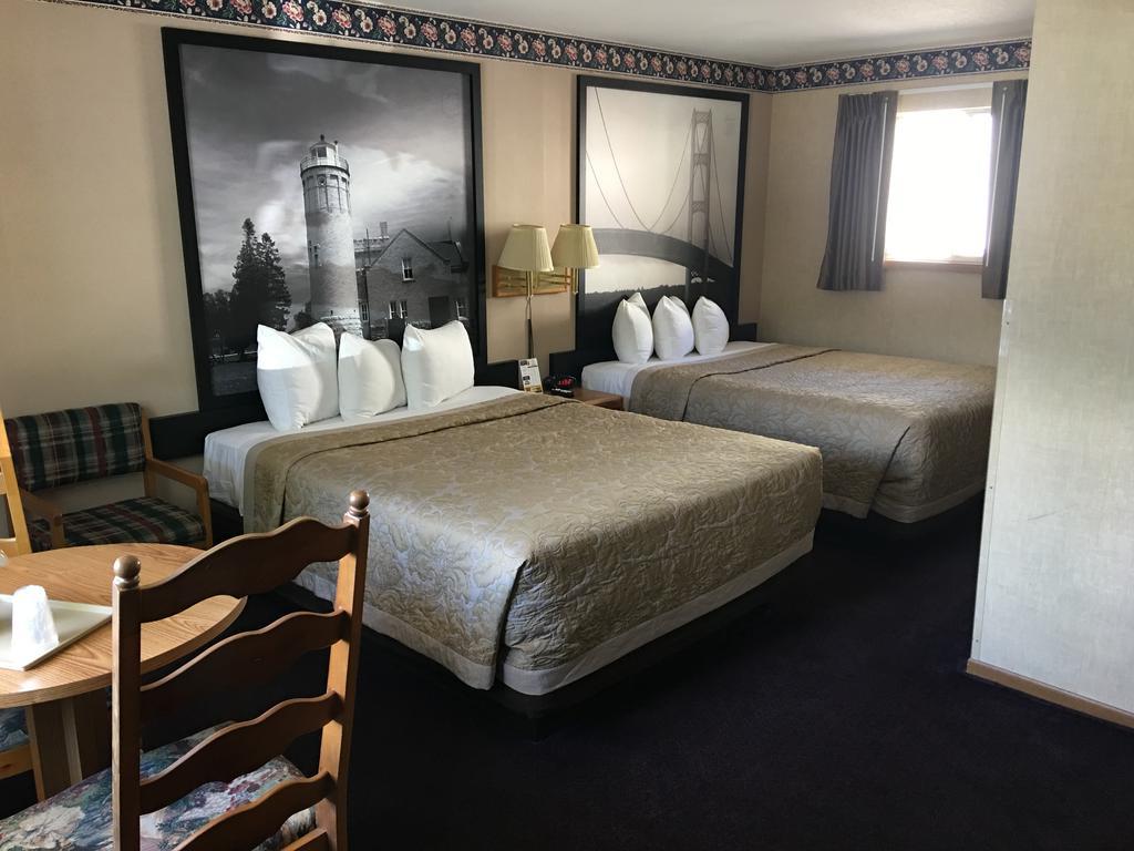 Super 8 Beachfront By Wyndham Mackinaw City, Mi Ngoại thất bức ảnh