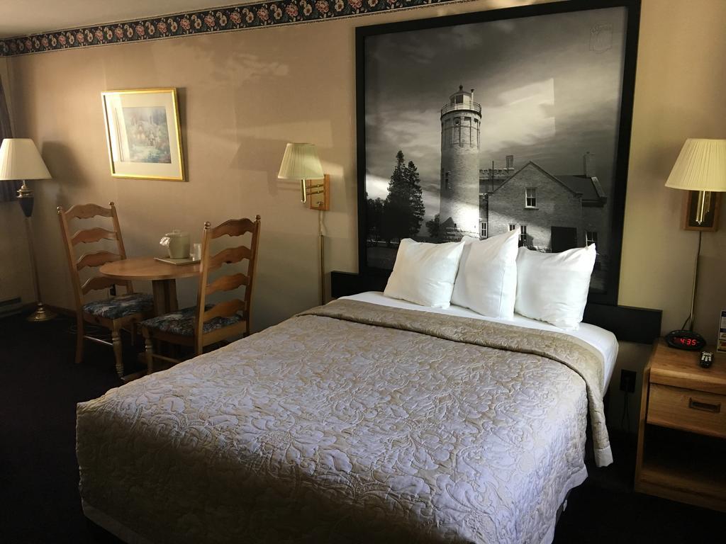 Super 8 Beachfront By Wyndham Mackinaw City, Mi Ngoại thất bức ảnh