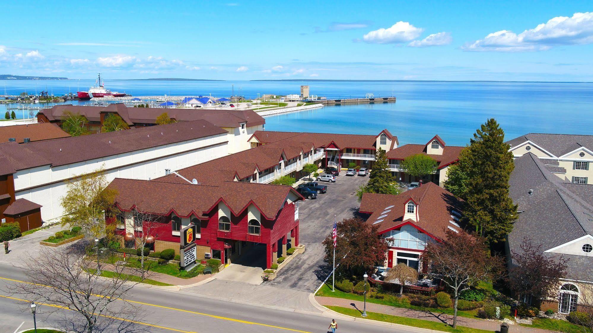 Super 8 Beachfront By Wyndham Mackinaw City, Mi Ngoại thất bức ảnh