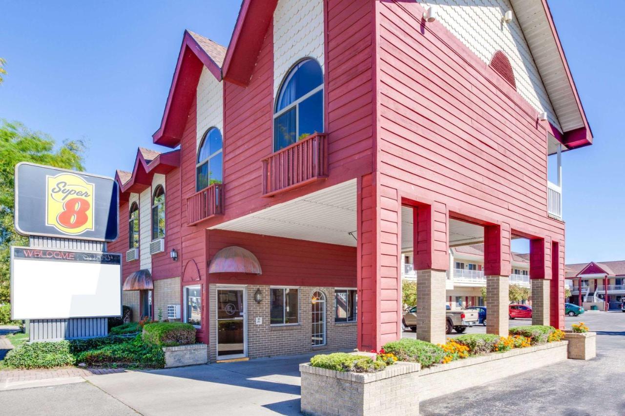 Super 8 Beachfront By Wyndham Mackinaw City, Mi Ngoại thất bức ảnh
