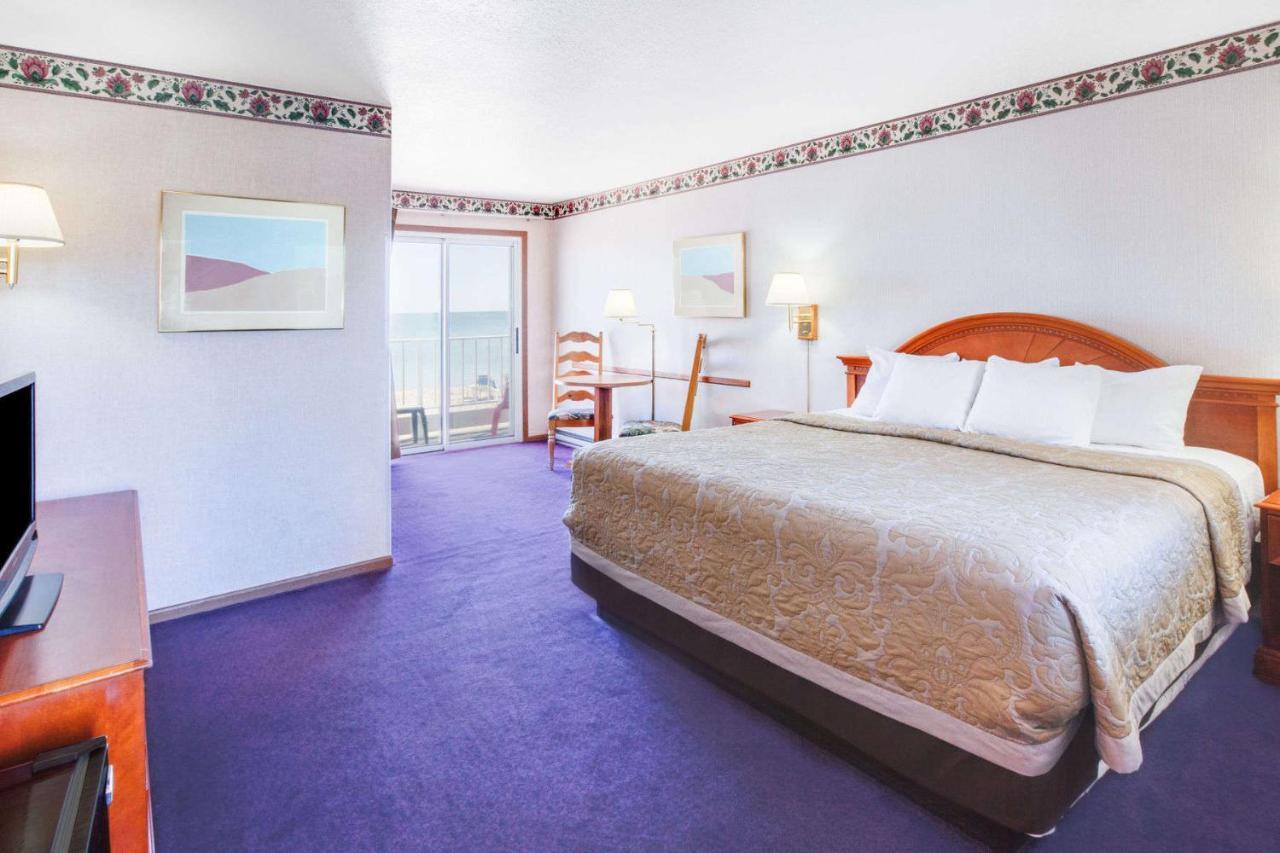 Super 8 Beachfront By Wyndham Mackinaw City, Mi Ngoại thất bức ảnh